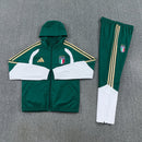 Italien Trainingsanzug 26/27 mit Kapuze grün Herren Jacke und Hose, Shop des Spielers, Italien Trainingsanzug, Italien Anzug mit Kapuze, Azzurri Fanartikel, Fußball Trainingsanzug Italien, Italien 26/27 Grün, Italien Herren Sportset, Trainingsjacke Italien, Italien Fußballbekleidung, Italien Sportmode.