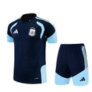 Argentinien Kinder-Set Training 2026 2027 marineblaues Trikot Shorts 3 Sterne 1.1 Premium Qualität Shop des Spielers AFA Kids Kit, Argentinien Kinder Training Set, AFA Kids Kit 2026, Argentinien Trikot Kinder blau, Fußballset Argentinien Kinder, 1.1 Qualität AFA Kinder, Dunkelblaues Kindertrikot mit Shorts, Argentinien Trainingsanzug Kinder 26/27.