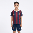 Shop des Spielers, Barcelona Kinder-Set 25/26, Barcelona Trikot Kinder Sonderedition, Barça Kinder-Set 2026, FC Barcelona Set Shorts, Fußball-Kit Kinder Barcelona, Kinder Trainingsset Barça, Barcelona Fan-Artikel für Kinder, Fußball Trikot Set Jungen, Sonderedition Barcelona Kinder.