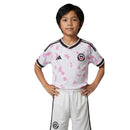 Chile Kinder-Set 2026 2027 Auswärtstrikot und Shorts weiß 1.1 Premium Qualität Shop des Spielers Chile Kids Away Kit La Roja Junior FFCh, Chile Kinder-Set, Chile Trikot weiß, Chile Kids Kit 2026, La Roja Junior, Chile Fußballset, Auswärtstrikot Chile 26/27, 1.1 Qualität Chile, FFCh Fanartikel, Fußballtrikot weiß Kinder.