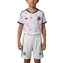 Chile Kinder-Set 2026 2027 Auswärtstrikot und Shorts weiß 1.1 Premium Qualität Shop des Spielers Chile Kids Away Kit La Roja Junior FFCh, Chile Kinder-Set, Chile Trikot weiß, Chile Kids Kit 2026, La Roja Junior, Chile Fußballset, Auswärtstrikot Chile 26/27, 1.1 Qualität Chile, FFCh Fanartikel, Fußballtrikot weiß Kinder.