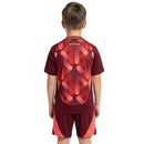 Deutschland Kinder Trikot-Set Auswärts 2025 2026 rot Trikot und Shorts 1.1 Premium Qualität Shop des Spielers DFB Design. Deutschland Trikot Kinder 2025, DFB Set rot, Deutschland Kids 25/26, Deutschland Trikot günstig, 1.1 Qualität DFB Kinder, Fußball Trikot rot Kinder, Deutschland Auswärts-Kit 2026.