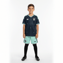 Deutschland Kinder Trikot-Set Auswärts 2026 2027 blau Trikot und Shorts 1.1 Premium Qualität offizielles DFB Design. Deutschland Trikot Kinder 2026, DFB Set blau Kinder, Deutschland Auswärtstrikot Kids 26/27, Günstige Deutschland Trikots Kinder, 1.1 Qualität Kinder-Set DFB, Shop Des Spielers, Fußballgeschenk Kind Deutschland, Trikot Deutschland blau WM 2026.