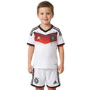 Shop des Spielers, Deutschland Kinder-Set 2014, DFB Trikot Kinder 2014, Deutschland Heimtrikot Kinder Retro, Deutschland Weltmeister-Set 2014, Fußball Trikot Kinder weiß, DFB Retro-Kollektion Kinder, Fußball-Shop Deutschland Kinder, Deutschland Set Trikot und Shorts, Fan-Set Deutschland Kinder, DFB 2014 Retro.