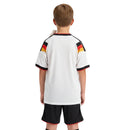 Deutschland Kinder-Set Heimtrikot 2026 2027 weißes Trikot schwarze Shorts 1.1 Premium Qualität Shop des Spielers DFB Kids Kit. Shop des Spielers, Deutschland Trikot Kinder Set, DFB Kids Kit 2026, Deutschland Trikot weiß schwarz Kinder, Fußballset Deutschland Kinder, 1.1 Qualität DFB Kinder, DFB Trikot mit Hose Kinder, WM 2026 Kindertrikot.