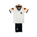 Shop des Spielers, Deutschland Retro-Set 92/93, DFB Kindertrikot weiß, Deutschland Retro-Trikot Kinder, Deutschland 92/93 Heimtrikot, Retro Fußball-Set Kinder, DFB Trikot weiß 92, Deutschland Fan-Artikel Kinder, Fußball Retro-Shop Deutschland, Deutschland Kinder-Set 92/93, DFB Retro-Kollektion limitiert.