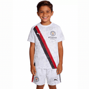 Shop des Spielers, Manchester City Kinder-Set, ManCity Auswärtstrikot 25/26, ManCity Trikot Weiß, Fußball Set Kinder Manchester City, Kinder Trikot ManCity 2026, ManCity Fan-Shop Kinder, Fußball Trikot Shorts Kinder, City Auswärts-Kit, Kinder Fußballbekleidung Manchester.