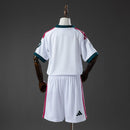 Real Madrid Kinder-Set 2026 2027 Weiß Trikot und Shorts 1.1 Premium Qualität Shop des Spielers Real Madrid Kids Kit Heimtrikot, Real Madrid Kinder-Set, Real Madrid Trikot Kinder 2026, Kids Kit Real Madrid, Mbappé Trikot Kinder, Real Madrid Shorts Weiß, Kinder Fußballset Madrid, 1.1 Qualität Fußballtrikot, Madridista Nachwuchs, Bernabéu Kids Wear.