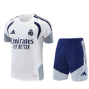 Real Madrid Kinder-Set Training 2026 2027 weißes Trikot marineblaue Shorts 1.1 Premium Qualität Shop des Spielers Madrid Kids Kit, Real Madrid Kinder Training Set, Madrid Kids Kit 2026, Real Madrid Trikot Kinder weiß, Fußballset Real Madrid Kinder, 1.1 Qualität Madrid Kinder, Weißes Kindertrikot mit blauer Hose, Real Madrid Trainingsanzug Kinder.