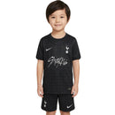 Tottenham Hotspur Kinder-Set 25/26 Auswärtstrikot und Shorts in Schwarz, Ansicht von vorne.