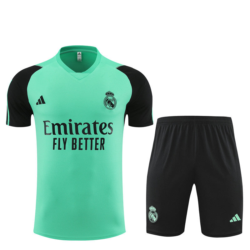Real Madrid Trainingsset 24/25 Trikot und Shorts