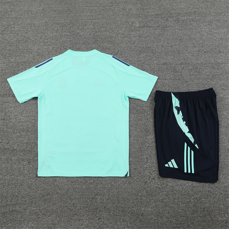 Real Madrid Trainingsset 24/25 Trikot und Shorts