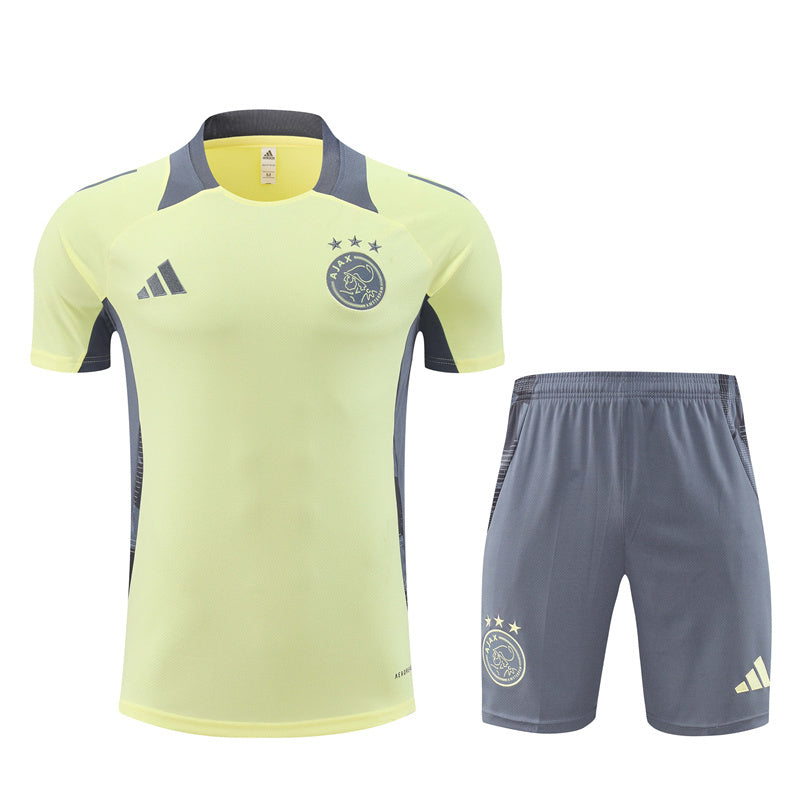 Ajax Trainingsset 24/25 Trikot und Shorts
