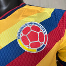 Kolumbien Trainingstrikot 2026 2027 Herren Spieler-Version Authentic 1.1 Premium Qualität Shop des Spielers Kolumbien Nationalmannschaft Trainingsshirt FCF Cafeteros, Kolumbien Training 2026, Kolumbien Spieler-Version, Authentic Colombia Training, Kolumbien Fußballtrikot kaufen, 1.1 Qualität Kolumbien, FCF Trainingsshirt, James Rodríguez Training, WM 2026 Training, Profi Trainingsausrüstung Fußball.