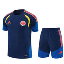 Kolumbien Trainingsset 2026 2027 Herren marineblau Trikot und Shorts 1.1 Premium Qualität Shop des Spielers FCF Training Gear, Kolumbien Trainingsset 2026, FCF Gear marineblau, Kolumbien Trikot 26/27, Fußball Trainingsset Herren, 1.1 Qualität Kolumbien, Luis Díaz Training, Kolumbien Fanshop Deutschland, Fußball Set blau.