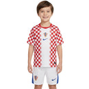 Shop des Spielers, Kroatien Kinder-Set 26/27, Kroatien Heimtrikot Kinder, Kroatien Trikot kariert, Kroatien Fußballtrikot 2027, Vatreni Kinder-Set Schachbrett, Fußball-Shop Kroatien, Kinder-Trikot Kroatien Heim, Kroatien 26/27 Kollektion, Fußball Fan-Set Kroatien, Sportbekleidung Kinder Kroatien.