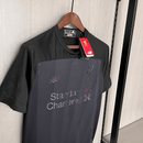 Shop des Spielers, Liverpool FC Trikot, Liverpool Retro 2019/20, Liverpool schwarz Trikot, Liverpool Limited Edition, Liverpool Fan-Version, Retro Trikot Herren, Liverpool FC 19/20, Fußball Retro Trikot, Liverpool Fanshop, Sammler Trikot, Liverpool Retro Schwarz, Fußball Trikot Liverpool, limitierte Auflage LFC.