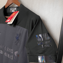 Shop des Spielers, Liverpool FC Trikot, Liverpool Retro 2019/20, Liverpool schwarz Trikot, Liverpool Limited Edition, Liverpool Fan-Version, Retro Trikot Herren, Liverpool FC 19/20, Fußball Retro Trikot, Liverpool Fanshop, Sammler Trikot, Liverpool Retro Schwarz, Fußball Trikot Liverpool, limitierte Auflage LFC.