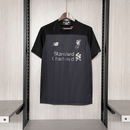 Shop des Spielers, Liverpool FC Trikot, Liverpool Retro 2019/20, Liverpool schwarz Trikot, Liverpool Limited Edition, Liverpool Fan-Version, Retro Trikot Herren, Liverpool FC 19/20, Fußball Retro Trikot, Liverpool Fanshop, Sammler Trikot, Liverpool Retro Schwarz, Fußball Trikot Liverpool, limitierte Auflage LFC.