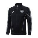 Offizielle Manchester City Trainingsjacke 25/26 in Schwarz, Ansicht von vorne.