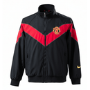 Shop des Spielers, Manchester United Retro Jacke, Man United 2006/07, Manchester United Schwarz, Manchester United Vintage, Red Devils Retro Jacke, Man United Fanshop, Manchester United 2006, Retro Fußballjacke, Man United Klassiker, Manchester United Fan-Artikel, Fußball Retro Mode.