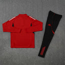Shop des Spielers, Manchester United Trainingsanzug 25/26, Manchester United Jacke Rot, Manchester United Hose Schwarz, Fußball Trainingsanzug Manchester United, Kollektion 2026, Trainingsanzug Herren Rot Schwarz, Manchester United Fan-Shop, Manchester United Training 2026, Fußball-Fanartikel, Manchester United Trainingskleidung, Trainingsset 2025, Manchester United rot schwarz Set.