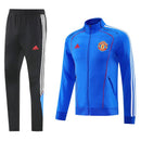 Shop des Spielers, Manchester United Trainingsanzug 25/26, ManUtd Jacke Blau, Manchester United Training-Set Schwarz, Fußball Trainingsanzug ManUtd, Red Devils Kollektion 2026, Trainingsanzug Manchester United Blau Schwarz, Fußball-Fanartikel ManUtd, Trainingskleidung 2025, Old Trafford Style, Sportbekleidung Manchester United, ManUtd Fan-Shop.