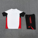 Shop des Spielers, Manchester United Trainings-Set 25/26, ManUtd Trikot Weiß, Manchester United Shorts Schwarz, Fußball Trainingsset ManUtd, Red Devils Kollektion 2026, Trainings-Kit 2025, Sportbekleidung Manchester United, Trainingsanzug Herren Weiß, ManUtd Fan-Shop, Manchester United Training 2026, Fußball-Fanartikel.