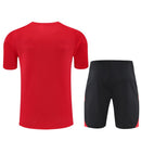 Shop des Spielers, Manchester United Trainings-Set 25/26, ManUtd Trikot Rot, Manchester United Shorts Schwarz, Fußball Trainingsset ManUtd, Red Devils Kollektion 2026, Trainings-Kit 2025, Sportbekleidung Manchester United, Trainingsanzug Herren Rot, ManUtd Fan-Shop, Manchester United Training 2026, Fußball-Fanartikel.