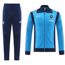 Shop des Spielers, SSC Napoli Trainingsanzug, Napoli 25/26, SSC Napoli Trainingsanzug Blau, Napoli Trainingsjacke, Napoli Hose, SSC Napoli Sport-Set, Trainingsanzug Herren Blau, SSC Napoli 2026, Fußball Trainingsset, Napoli Fan-Version, Trainingskleidung SSC Napoli, Partenopei, Napoli Shop.