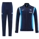 Shop des Spielers, SSC Napoli Trainingsanzug, Napoli 25/26, Napoli Trainingsanzug Dunkelblau, Napoli Trainingsjacke, Napoli Hose, SSC Napoli Sport-Set, Trainingsanzug Herren Blau, SSC Napoli 2026, Fußball Trainingsset, Napoli Fan-Version, Trainingskleidung SSC Napoli, Partenopei, Napoli Shop.