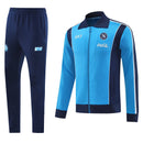 Shop des Spielers, SSC Napoli Trainingsanzug, Napoli 25/26, SSC Napoli Trainingsanzug Blau, Napoli Trainingsjacke, Napoli Hose, SSC Napoli Sport-Set, Trainingsanzug Herren Blau, SSC Napoli 2026, Fußball Trainingsset, Napoli Fan-Version, Trainingskleidung SSC Napoli, Partenopei, Napoli Shop.