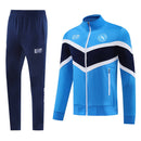 Shop des Spielers, SSC Napoli Trainingsanzug, Napoli 25/26, SSC Napoli Trainingsanzug Blau, Napoli Trainingsjacke, Napoli Hose, SSC Napoli Sport-Set, Trainingsanzug Herren Blau, SSC Napoli 2026, Fußball Trainingsset, Napoli Fan-Version, Trainingskleidung SSC Napoli, Partenopei, Napoli Shop.