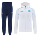 Shop des Spielers, SSC Napoli Trainingsanzug, Napoli 25/26, SSC Napoli Windjacke, Napoli Windbreaker, Napoli Trainingsset, Napoli Sport-Set, Trainingsanzug Herren Weiß Blau, SSC Napoli 2026, Fußball Trainingsset, Napoli Fan-Version, Trainingskleidung Napoli, Partenopei, Napoli Shop.