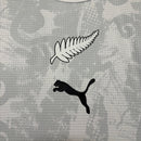 Neuseeland Trainingstrikot 2026 2027 Herren 1.1 Premium Qualität Shop des Spielers All Whites Trainingsshirt Silberfarn, Neuseeland Trainingstrikot, All Whites Training 2026, New Zealand Training Jersey Herren, Neuseeland Fußballkleidung kaufen, 1.1 Qualität Neuseeland, Sportshirt Silberfarn, Fußball Training Herren, Neuseeland Fanartikel 26/27, Nationalmannschaft Trainingstrikot.
