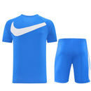 Shop des Spielers, Nike Trainings-Set Herren, Nike Trikot Hellblau, Nike Shorts Blau, Nike Sportset Herren, Fußball Trainingsset, Nike Fitness Kit, Trainingskleidung Nike Herren, Sportbekleidung Hellblau, Nike Performance Set, Herren Sport-Kombi, Trainingsausrüstung Nike.