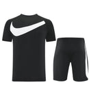 Shop des Spielers, Nike Trainings-Set Herren, Nike Trikot Schwarz, Nike Shorts Schwarz, Nike Sportset Herren, Fußball Trainingsset, Nike Fitness Kit, Trainingskleidung Nike Herren, Sportbekleidung Schwarz, Nike Performance Set, Herren Sport-Kombi, Trainingsausrüstung Nike.