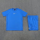 Shop des Spielers, Nike Trainings-Set Herren, Nike Trikot Hellblau, Nike Shorts Blau, Nike Sportset Herren, Fußball Trainingsset, Nike Fitness Kit, Trainingskleidung Nike Herren, Sportbekleidung Hellblau, Nike Performance Set, Herren Sport-Kombi, Trainingsausrüstung Nike.