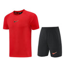 Shop des Spielers, Nike Trainings-Set Herren, Nike Trikot Rot, Nike Shorts Schwarz, Nike Sportset Herren, Fußball Trainingsset, Nike Fitness Kit, Trainingskleidung Nike Herren, Sportbekleidung Rot Schwarz, Nike Performance Set, Herren Sport-Kombi, Trainingsausrüstung Nike.
