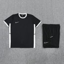 Nike Set Herren schwarz Trikot und Shorts 1.1 Premium Qualität Shop des Spielers Nike Trainingsset Triple Black Performance,Nike Set Herren schwarz, Nike Trikot schwarz, Nike Shorts schwarz, Nike Trainingsanzug kurz, Fußballset schwarz, Nike Gym Outfit Herren, 1.1 Qualität Nike, Nike Sportkleidung günstig kaufen, Nike Basics Herren.