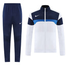 Shop des Spielers, Nike Trainingsanzug, Nike Jacke Weiß, Nike Hose Dunkelblau, Nike Sportanzug Herren, Fußball Trainingsanzug, Nike Funktionskleidung, Trainingsset Herren Weiß Dunkelblau, Nike Training, Sportbekleidung, Nike Anzug, Trainingsanzug Herren Weiß, Nike Lifestyle, Sport-Set Nike