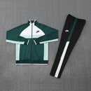 Shop des Spielers, Nike Trainingsanzug, Nike Jacke Grün, Nike Hose Schwarz, Nike Sportanzug Herren, Fußball Trainingsanzug, Nike Funktionskleidung, Trainingsset Herren Grün Schwarz, Nike Training, Sportbekleidung, Nike Anzug, Trainingsanzug Herren Grün, Nike Lifestyle, Sport-Set Nike.