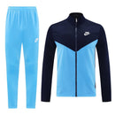 Shop des Spielers, Nike Trainingsanzug, Nike Dunkelblau Hellblau, Nike Herren Sportanzug, Nike Trainingsset, Nike Jacke Blau, Fußball Trainingsanzug, Nike Funktionskleidung, Trainingsanzug Herren Blau Hellblau, Nike Training, Sportbekleidung, Nike Anzug, Nike Performance Set, Sport-Set Nike, Nike dunkelblaue Jacke.