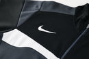 Shop des Spielers, Nike Trainingsanzug, Nike Jacke Schwarz, Nike Hose Grau, Nike Sportanzug Herren, Fußball Trainingsanzug, Nike Funktionskleidung, Trainingsset Herren Schwarz Grau, Nike Training, Sportbekleidung, Nike Dri-FIT Anzug, Trainingsanzug Herren Grau, Nike Lifestyle, Sport-Set Nike.