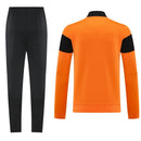 Shop des Spielers, Nike Trainingsanzug, Nike Jacke Orange, Nike Hose Schwarz, Nike Sportanzug Herren, Fußball Trainingsanzug, Nike Funktionskleidung, Trainingsset Herren Orange Schwarz, Nike Training, Sportbekleidung, Nike Anzug, Trainingsanzug Herren Orange, Nike Lifestyle, Sport-Set Nike.