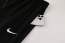 Shop des Spielers, Nike Trainingsanzug, Nike Jacke Schwarz, Nike Hose Grau, Nike Sportanzug Herren, Fußball Trainingsanzug, Nike Funktionskleidung, Trainingsset Herren Schwarz Grau, Nike Training, Sportbekleidung, Nike Dri-FIT Anzug, Trainingsanzug Herren Grau, Nike Lifestyle, Sport-Set Nike.