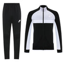 Shop des Spielers, Nike Trainingsanzug, Nike Jacke Schwarz, Nike Hose Weiß, Nike Sportanzug Herren, Fußball Trainingsanzug, Nike Funktionskleidung, Trainingsset Herren Schwarz Weiß, Nike Training, Sportbekleidung, Nike Anzug, Trainingsanzug Herren Schwarz, Nike Lifestyle, Sport-Set Nike.