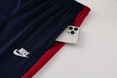 Shop des Spielers, Nike Trainingsanzug, Nike Jacke Rot, Nike Hose Dunkelblau, Nike Sportanzug Herren, Fußball Trainingsanzug, Nike Funktionskleidung, Trainingsset Herren Rot Dunkelblau, Nike Training, Sportbekleidung, Nike Anzug, Trainingsanzug Herren Rot, Nike Lifestyle, Sport-Set Nike.