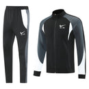 Shop des Spielers, Nike Trainingsanzug Herren, Nike Anzug Schwarz, Nike Trainingsjacke Hose Herren, Sportanzug Nike Herren, Trainingskleidung Nike Schwarz, Nike Fitness Set Herren, Nike Streetwear, Sport-Set Herren Schwarz, Trainingsanzug 2026, Nike Sportbekleidung, Herren Sportanzug Schwarz Nike.