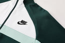 Shop des Spielers, Nike Trainingsanzug, Nike Jacke Grün, Nike Hose Schwarz, Nike Sportanzug Herren, Fußball Trainingsanzug, Nike Funktionskleidung, Trainingsset Herren Grün Schwarz, Nike Training, Sportbekleidung, Nike Anzug, Trainingsanzug Herren Grün, Nike Lifestyle, Sport-Set Nike.